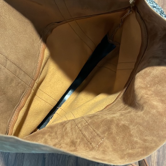 Vegan Leather Tote - Picture 3 of 7